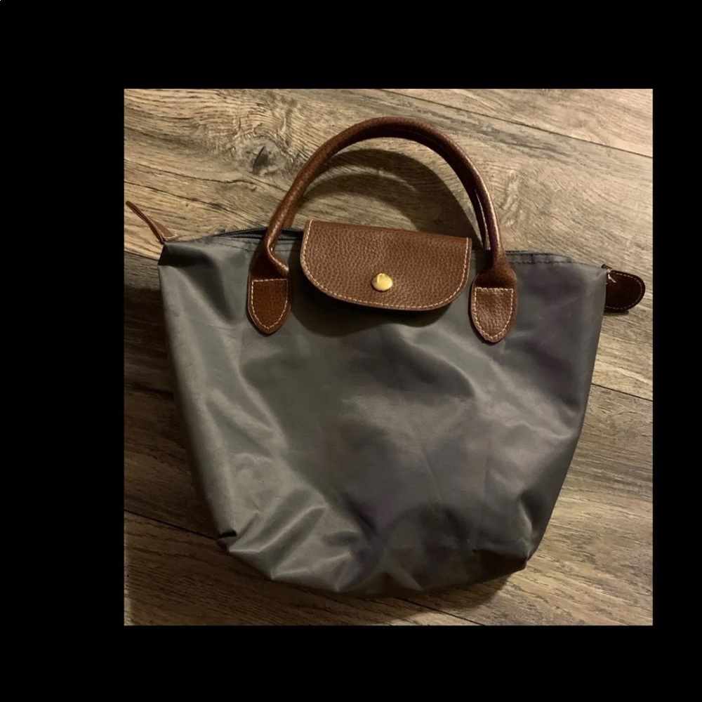 Bekilole tote bag